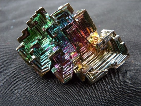 Ultrapure bismuth forms hopper crystals when cooling from the melt