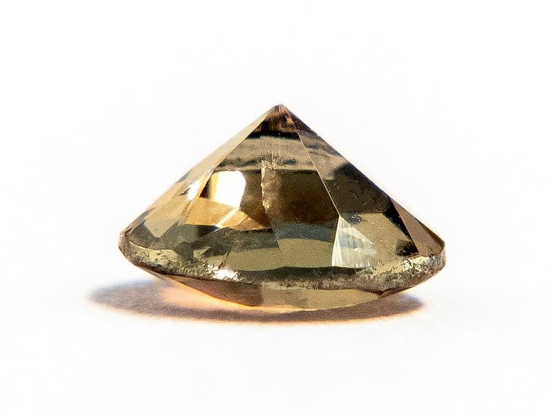 A round faceted andalusite, 4,1 millimeter in diameter.